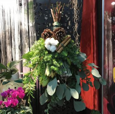 徐々にドライになっていく様子を楽しめるスワッグも販売します。｜「大花園」　（東京都大田区の花キューピット加盟店 花屋）のブログ